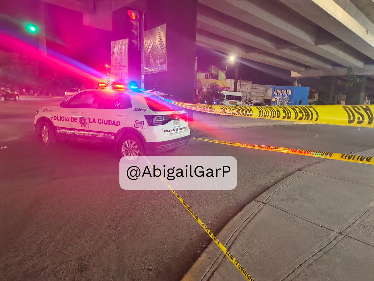 AbigailGarP's tweet photo. #Balacera || En Amalucan cerca de Av. Xonacatepec y avenida las Torres, se presume que dos motociclistas se iban persiguiendo. Policías municipales acordonan la zona. https://t.co/yaCCFAZuyr