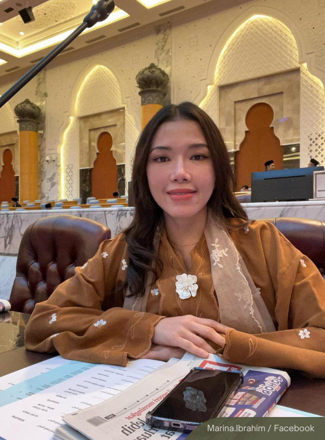 NewsBFM's tweet photo. Johor DAP chairperson Teo Nie Ching revealed that the party had planned to move Skudai assemblyperson Marina Ibrahim to another urban state seat in the next Johor election.

This follows Marina's announcement yesterday that she would step away from politics after serving one term.

🧵1