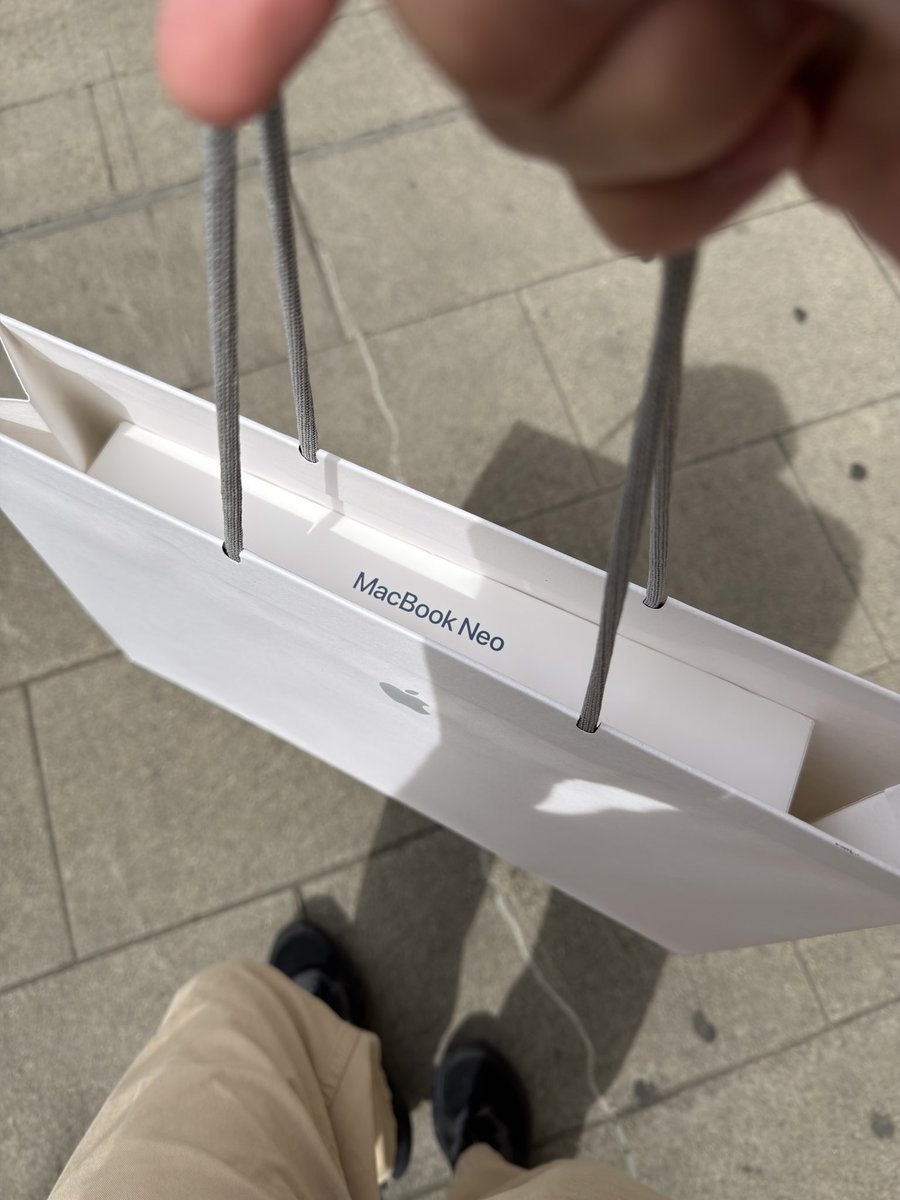 RadiantCyrus_'s tweet photo. Took my Macbook to the apple store to get it repaired and picked up a MacBook Neo to use for now 

(Yesterday was complete hell) https://t.co/49wGxEcBNm