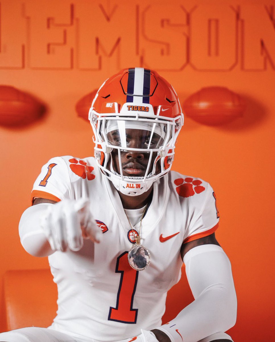 santanaharvey_0's tweet photo. Blessed Go Tigers !!! https://t.co/bVdbS5QXSB