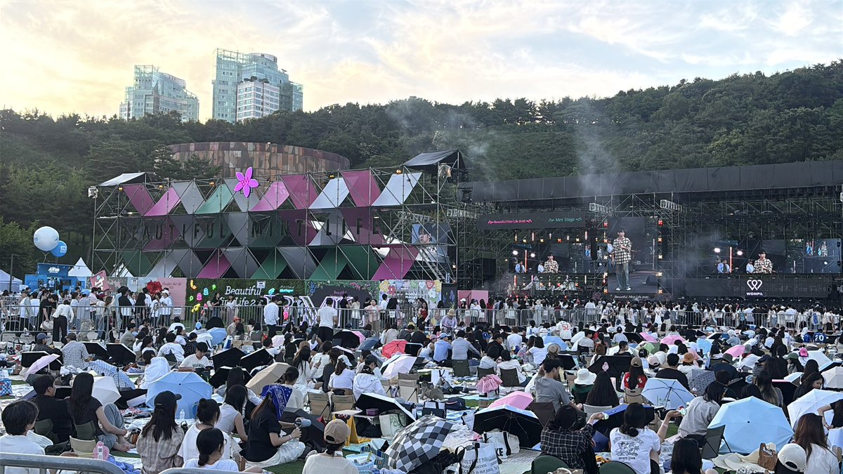 su042002's tweet photo. 너무 더웠지만 너무 행복했던 뷰민라
안뇽.. https://t.co/q0dSGuCn19