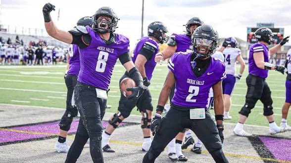 neil_james5's tweet photo. #AGTG After a conversation with @CoachCapUSF at camp today, I’m blessed to receive an offer from Sioux Falls!!!! https://t.co/4LnZdJxdyT