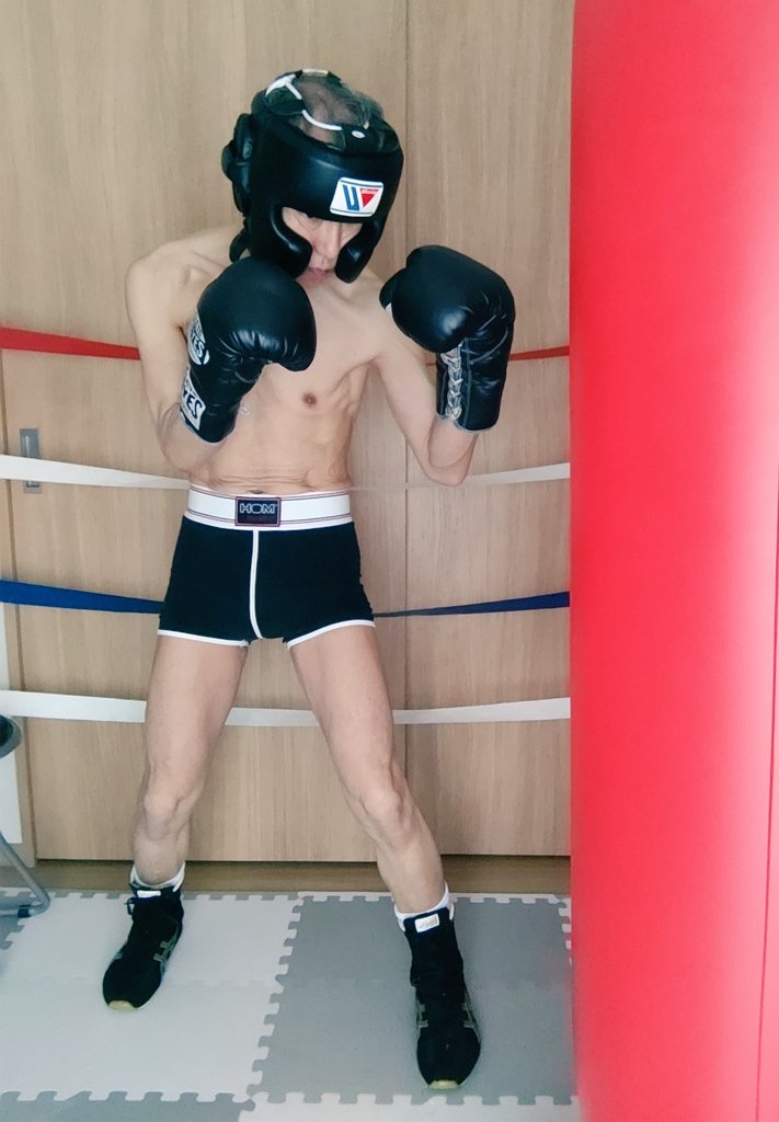BoxNanao's tweet photo. ボックスでボクシング🥊😍🥊 https://t.co/TqfZhBTywb