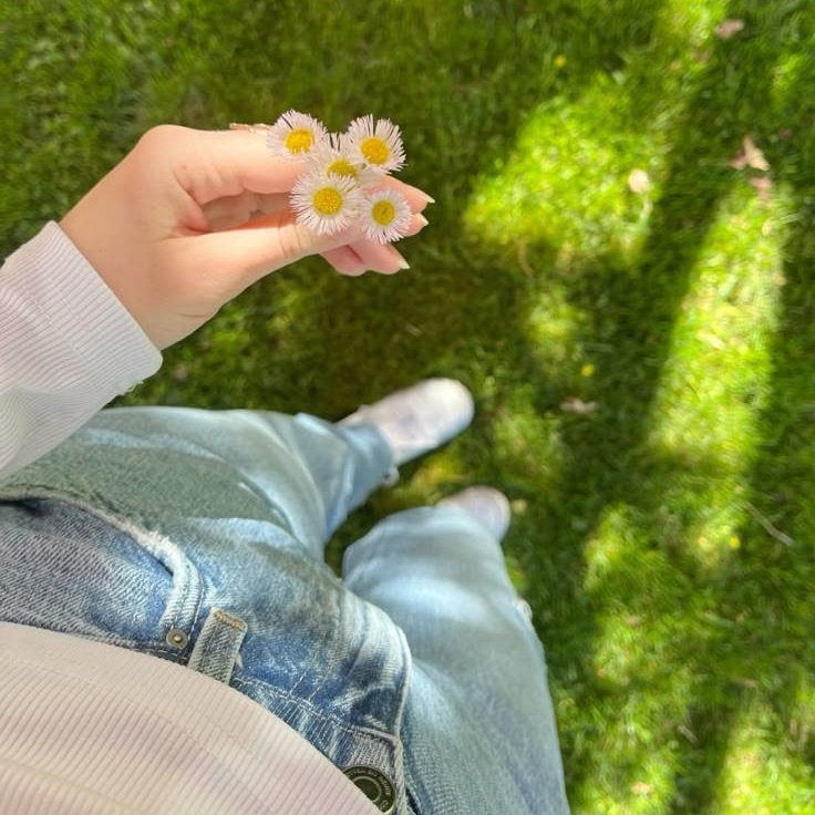 isaIicia's tweet photo. ️
SUDAH SAATNYA. 

Selamat mengulang bulan yang ke-19 kalinya ya, bayi 6ft punyaku @rotibaskar. <3
 ️ https://t.co/huJTdStiNl