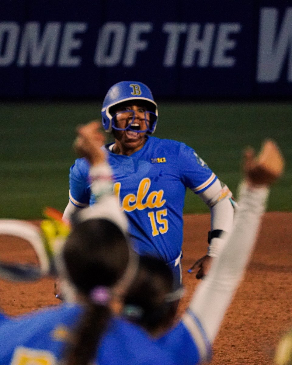 B1Gsoftball's tweet photo. JORDAN WOOLERY MAGIC 🪄 

@UCLASoftball is tied up with Texas Tech 🐻 https://t.co/45oodHuzI9