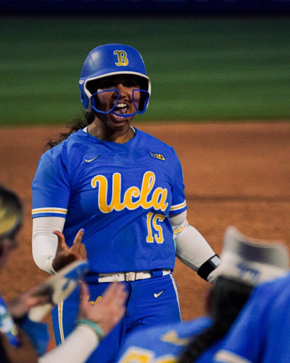 B1Gsoftball's tweet photo. JORDAN WOOLERY MAGIC 🪄 

@UCLASoftball is tied up with Texas Tech 🐻 https://t.co/45oodHuzI9