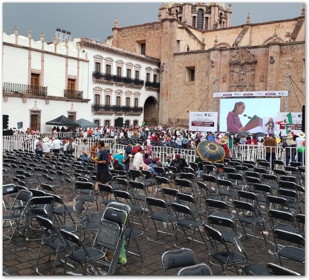 IvanRamos_M's tweet photo. @RocioP1970 @PartidoMorenaMx @AstroLogica__ Exactamente, por eso cuando empezó a llover aquí en Zacatecas todos se fueron. Si hubieran estado ahí por convicción y no por acarreo se hubieran quedado a pesar de la lluvia, pero no fue así. https://t.co/ZwApHkwTLU