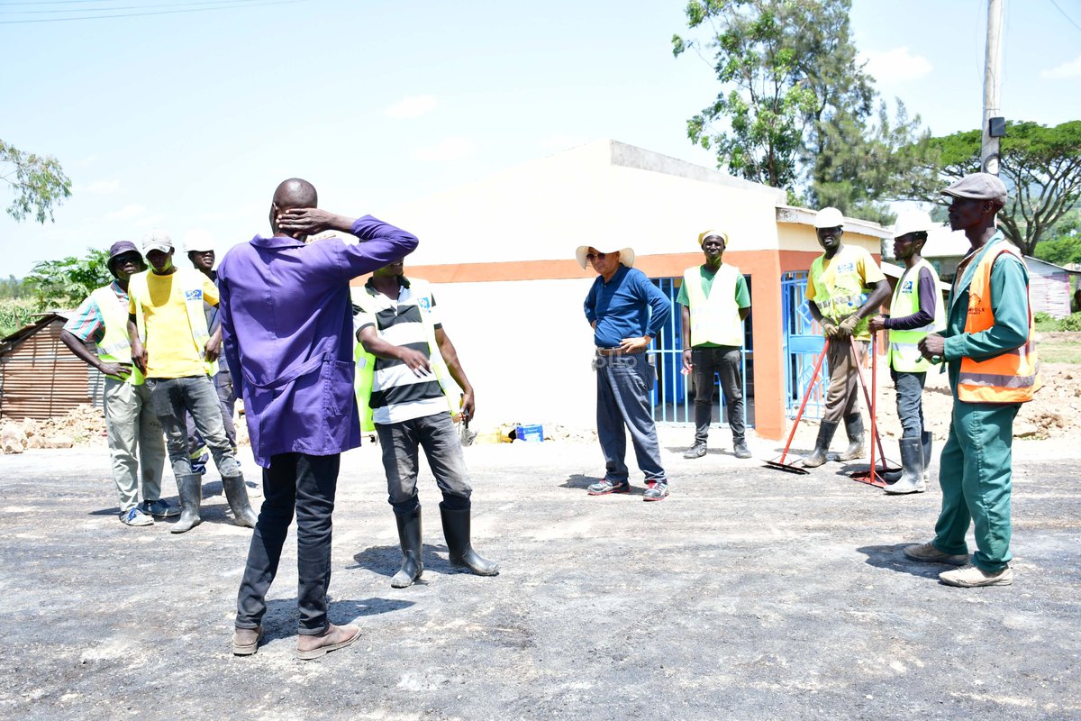 ray_omollo's tweet photo. Homa Bay County has witnessed a remarkable transformation since H.E. President @WilliamsRuto assumed office, with renewed focus on infrastructure, the Blue Economy, trade and tourism unlocking new economic frontiers along the Lake Victoria corridor.

The upgrading of rural roads such as the Wahambla–Nyalkinyi–Imbo (D1351) Road demonstrates this broader shift towards inclusive growth and strengthened local connectivity.

The project, designed and overseen by the Kenya Rural Roads Authority (@KeRRA_Ke) under full National Government funding, is being upgraded to bitumen standards to address long-standing transport bottlenecks and stimulate economic activity in the region.

The upgrade also introduces modern drainage systems to mitigate historical flooding and seasonal washouts that often disrupted mobility. This will ensure all-weather accessibility, enhance connectivity between Wahambla, Nyalkinyi and Imbo and integrate these trading centres more efficiently into the Homa Bay Town network. 

In turn, farmers, traders and fisherfolk will benefit from faster market access, reduced transport costs and improved efficiency in moving goods linked to agriculture and the Blue Economy.

To support smooth implementation, the State Department for Internal Security and National Administration is coordinating local administrative structures, facilitating community engagement during construction works and working with security agencies to ensure uninterrupted project delivery along the corridor.