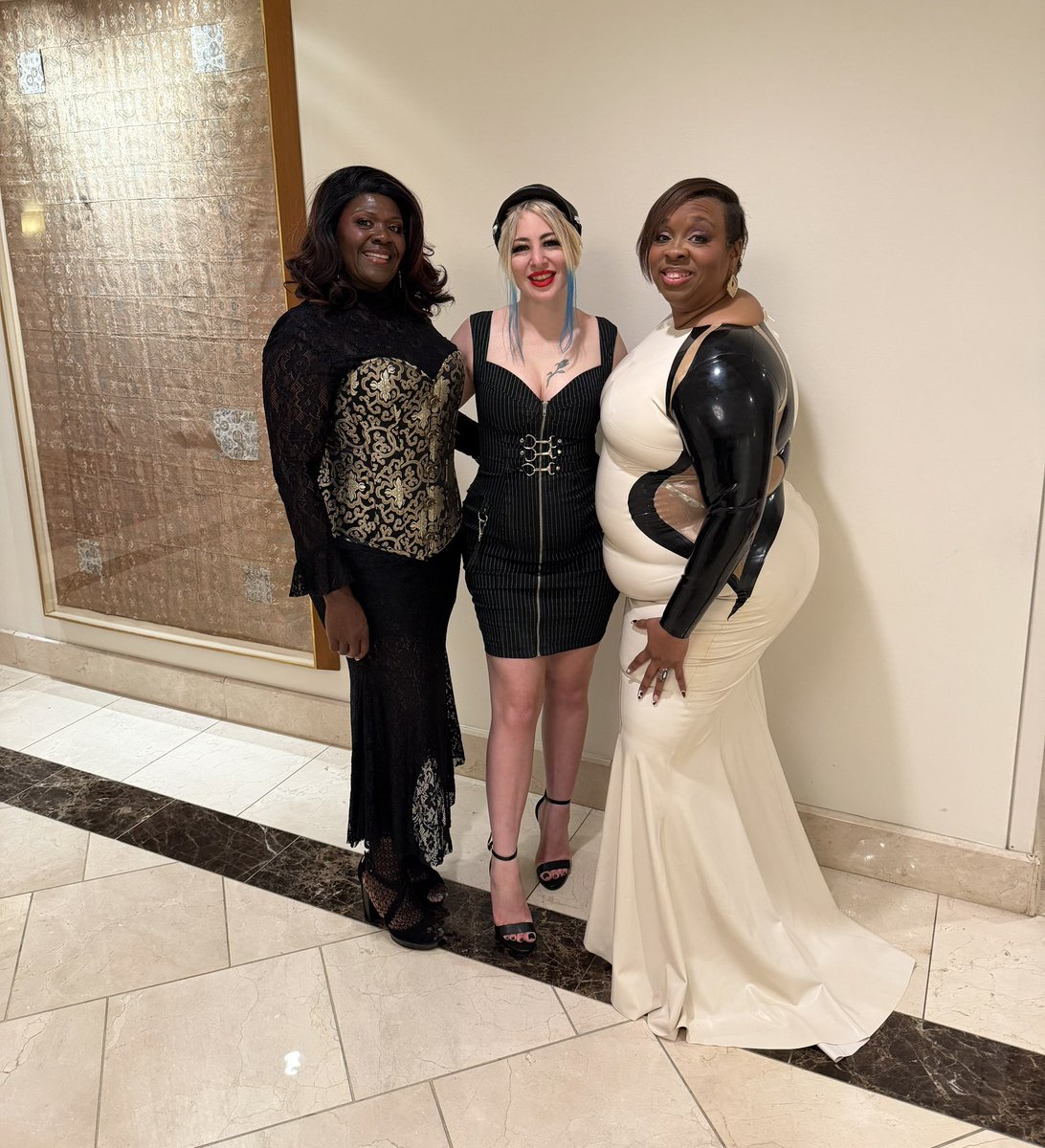 GoddexLilith's tweet photo. The fashion at events like @DomConLA is one of My favorite parts 😍😍

@goddessvlou70
&amp; The Southern Elle https://t.co/UZmDddiyTu