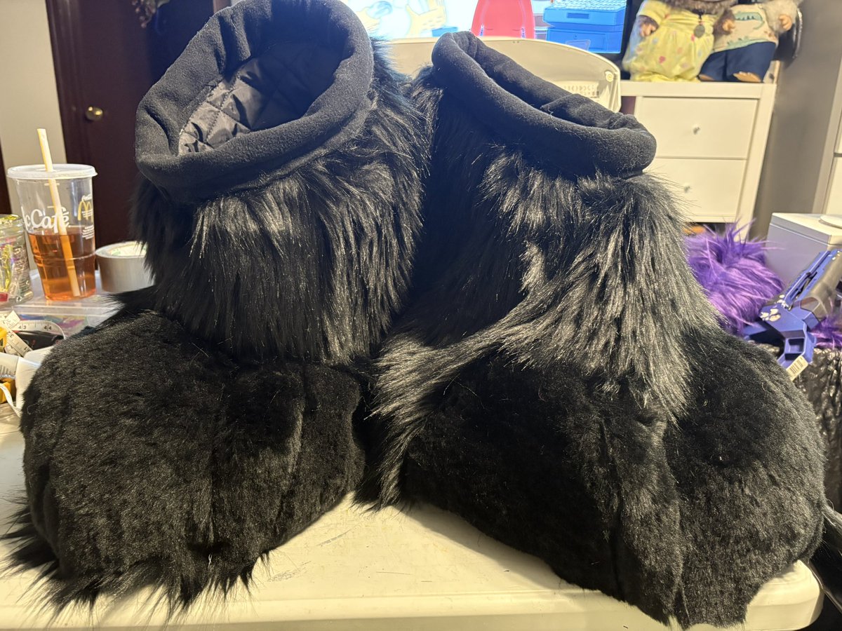JustFurKicks's tweet photo. Spent the day prototyping and and working on these 3 toed feet paws for a commissioner. Still more to do with them. https://t.co/y0dZVxMMiy