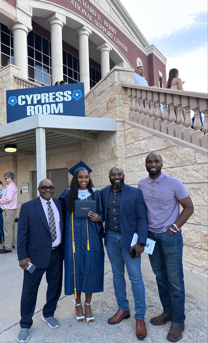 ThierryTchenko's tweet photo. Huge congratulations to my sister Sophia for graduating high school yesterday! Proud of the young woman you are growing up to be. https://t.co/OSiXUizFlF