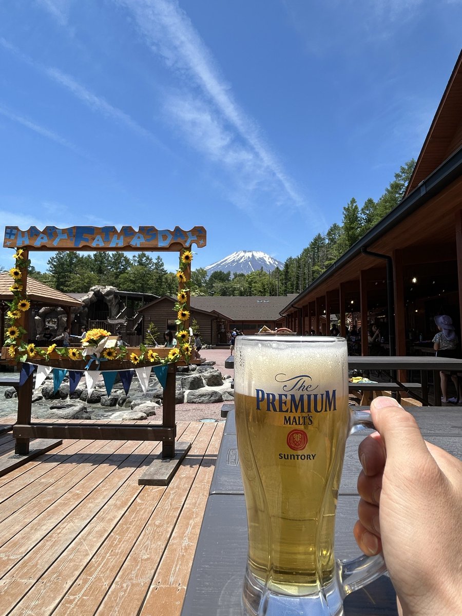 ryoragu's tweet photo. カンパーイ🍻🗻🍕😋✨ https://t.co/Cl28i5z9aI