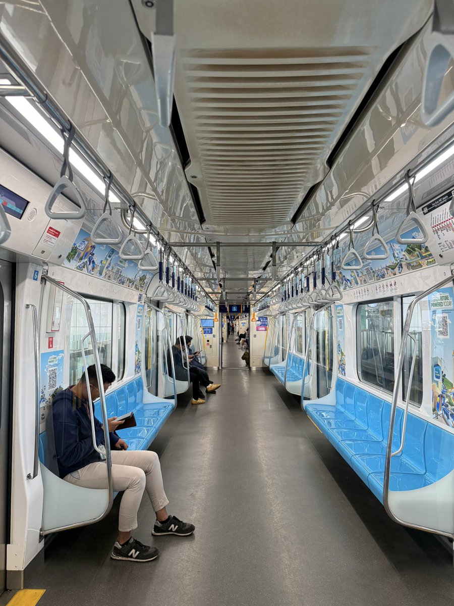 fznvoid's tweet photo. Jujur aja ni gue sebenarnya nggak betah tinggal di Jakarta. Tapi satu hal yang bikin susah pindah hati adalah transportasi umumnya. Walau kadang suka bikin molor karena perbaikan, tetap aja ngebantu banget buat mobilitas https://t.co/hGUoBUUJfA