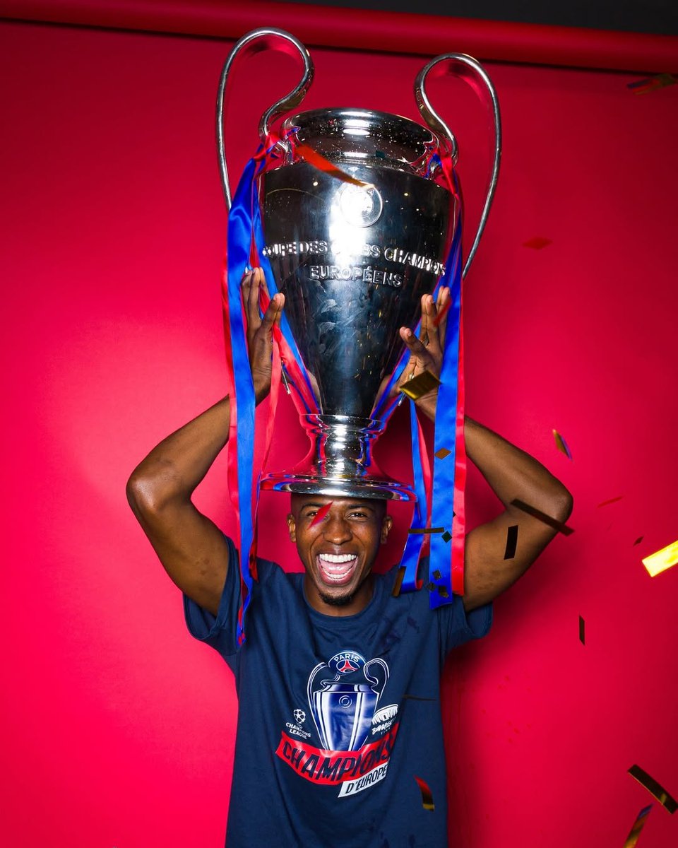 fans593's tweet photo. 🇪🇨👏 93600 segundos. 1560 minutos. 17 partidos.

Willian Pacho fue el único jugador que disputó completos todos los partidos de la Champions League 2025/26. Una muralla, regularidad total y orgullo ecuatoriano.

Sin embargo… no aparece en el 11 ideal de la Champions. 🤔 https://t.co/1zhcnsULVi