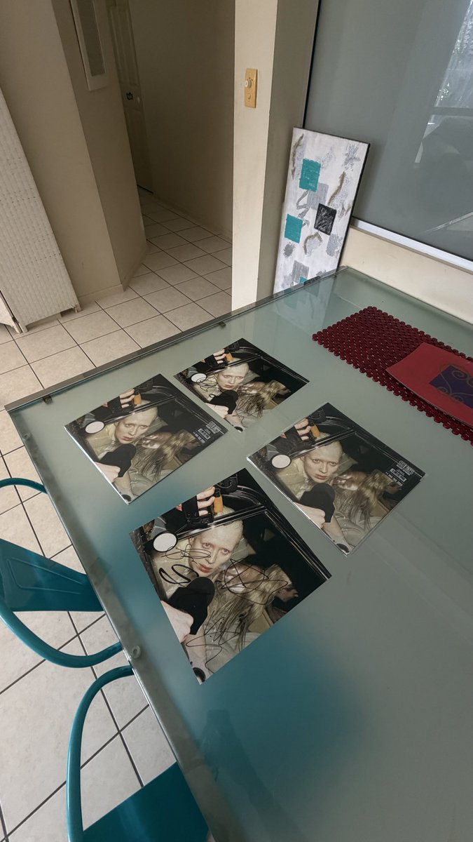 HashieVAL's tweet photo. @__headrush @staticdress It’s a beautiful album and vinyl https://t.co/WfooUAlWTy