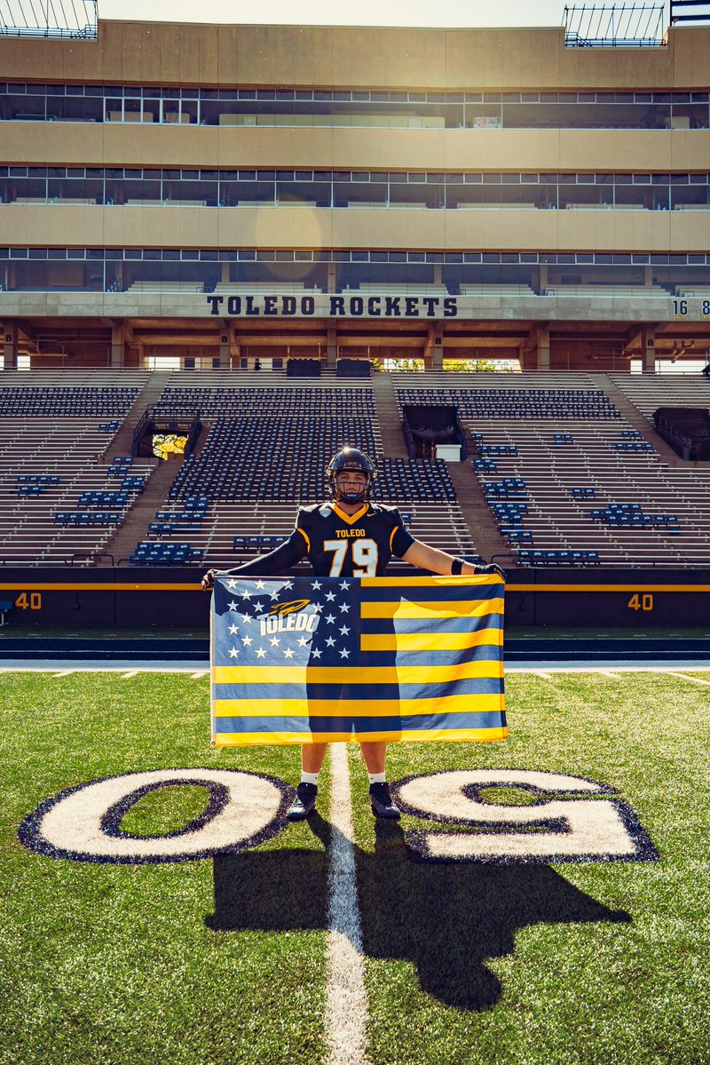 BarrettBray7979's tweet photo. Great weekend in Toledo this weekend!!! @coach_mjacobs is building something special. Whole staff was great and made my family and myself feel right at home . 

@BrianFolkerts @CoachReisert @Marchen44 @TFloss32 @SWiltfong_  @Jason_Howell @dctf @On3 @247Sports @Rivals @gabrieldbrooks  @StephConn5 @adamgorney @TheUCReport @samspiegs @MikeRoach247 @GPowersScout @CraigHaubert @TomLoy247 @swaggarly @BenjaminGolan @EJHollandOn3 @64AMDG @CoachBeck_PTF @Meech_Dream14