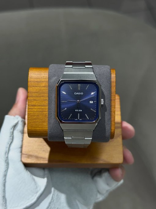 MensFashionGeek's tweet photo. Casio proves that ingenious design trumps a fanciful price. https://t.co/mOFsSutagM
