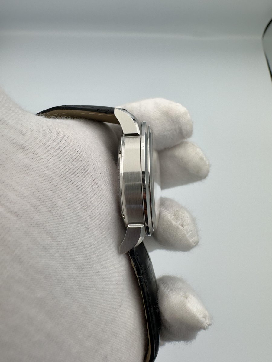 WatchPatrolRF's tweet photo. 🌀 Central tourbillon on deep aventurine—Omega flexes serious watchmaking muscle here. The movement floats, hypnotic at the heart of the dial. Pure De Ville elegance with a twist. #Omega #Tourbillon #DeVille #Medium_Appeal6156

💎 $2,500 at https://t.co/i5jkZbsmAz https://t.co/haOG6IVBNg