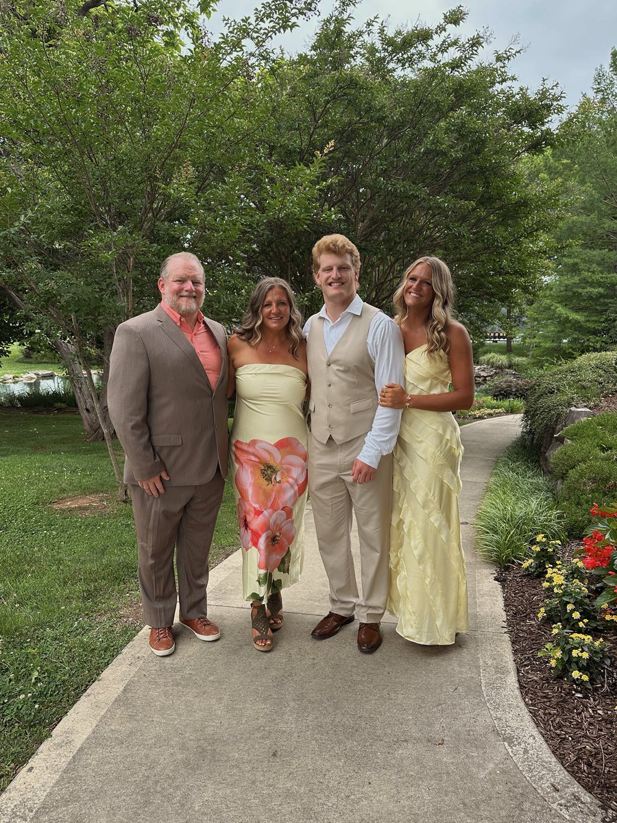 autobryan's tweet photo. Beautiful night celebrating Caden and Elly. Congrats to the Cummings! https://t.co/P3bFujSHAW