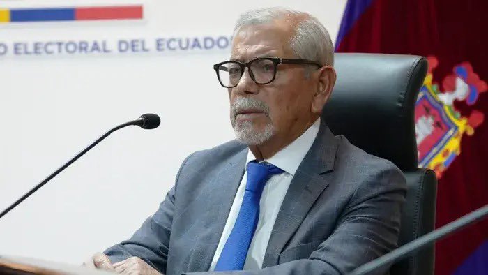 srradioEc's tweet photo. Justicia rechaza amenazas contra juez del TCE

La Corte Nacional y el Consejo de la Judicatura rechazaron las amenazas contra el juez del TCE Joaquín Viteri y respaldaron la independencia judicial. https://t.co/hxhSZDMGXm https://t.co/yEg3dzewPV