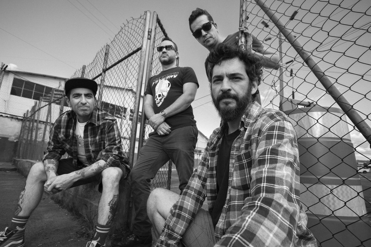QuitoStageCrew's tweet photo. HOLGER QUIÑONEZ en tremendo cartel! El cual no te puedes perder junto a LOSBARRELSHOTS y más, éste 6 de Junio en el Apuwasi Gastro-Cultura. 

#Roadie 
#BacklineTech https://t.co/pnxxMOfMmu