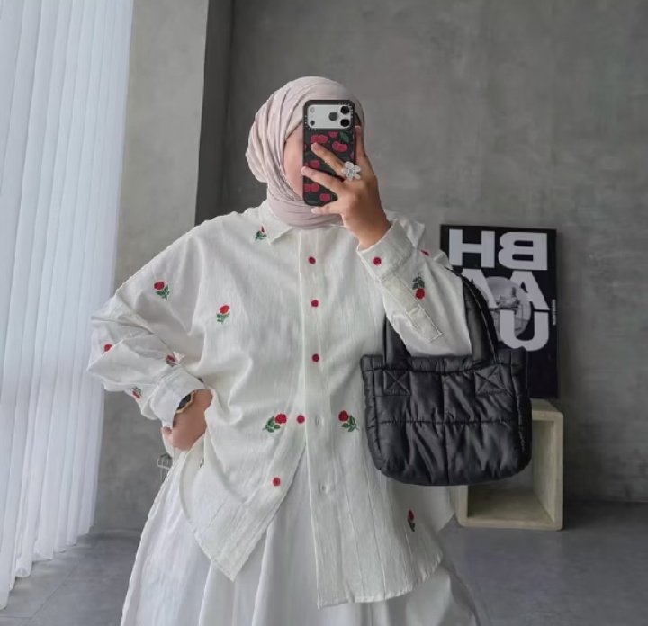 blueeby03's tweet photo. basic shirt🐥💗 https://t.co/nxcoxlILy0