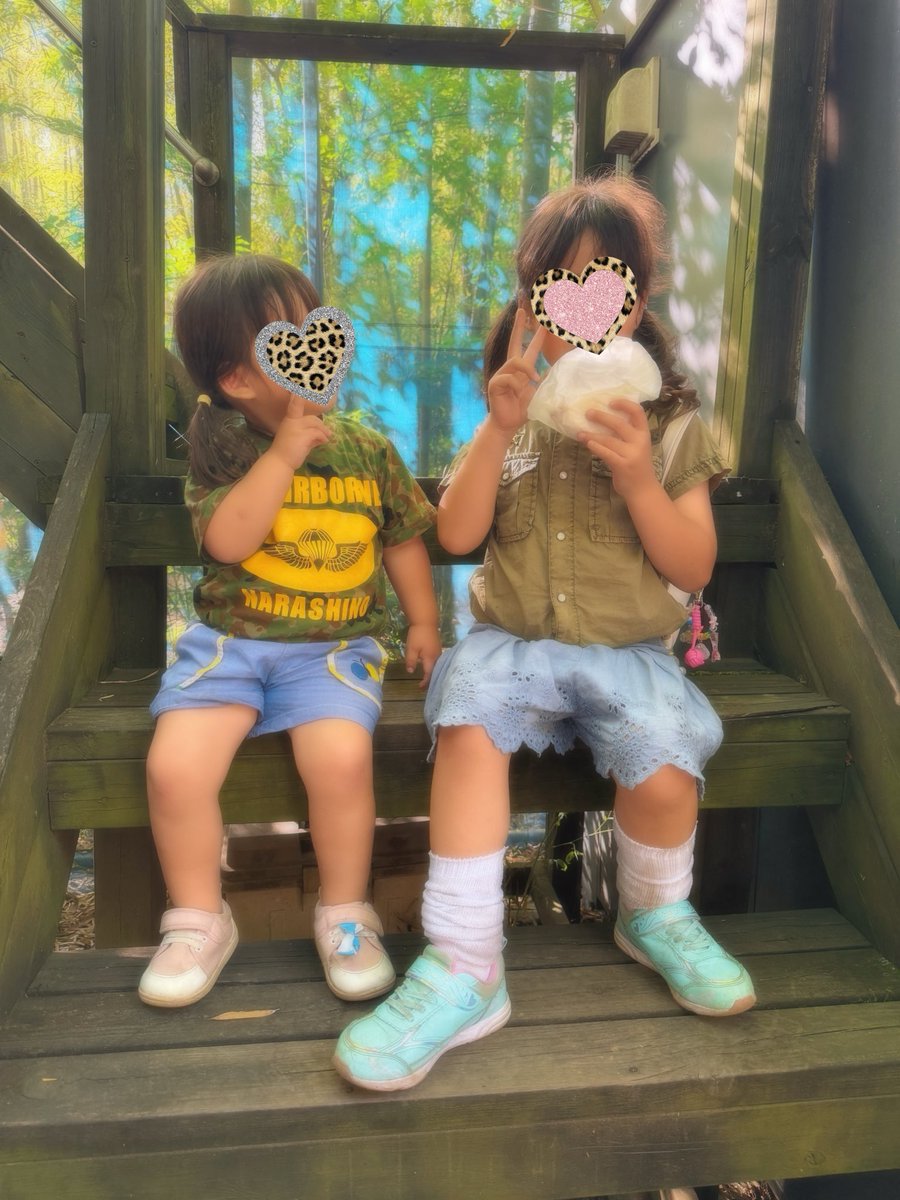 miridoru's tweet photo. 皆さんに美味しいものをたくさんいただき、楽しんでいた娘たち。午後イチで帰るつもりが結局閉会式まで居たという…（お邪魔しました🙇‍♀️）
一緒に虫探してくれたYU-さんにめちゃ懐き、アンブレラニキさんにビブラスラップやフレキサストーンを教えてもらい、帰りは大満足の顔で寝ておりました🚗💤 https://t.co/TRYXy98cEa