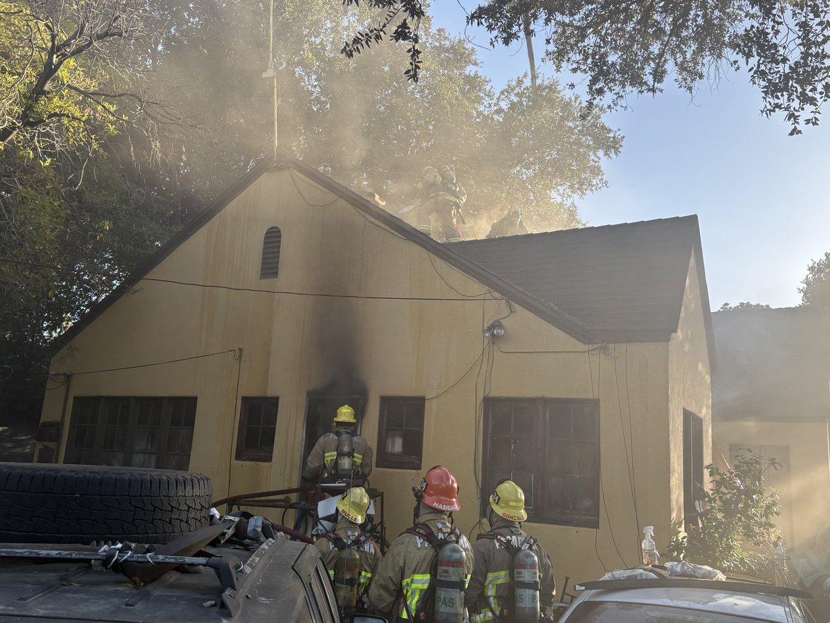 PasadenaFD's tweet photo. House fire now out. Please avoid the area of Bonnie Ave. &amp; Del Mar Blvd. One resident displaced. https://t.co/Zfe3YbLLMc