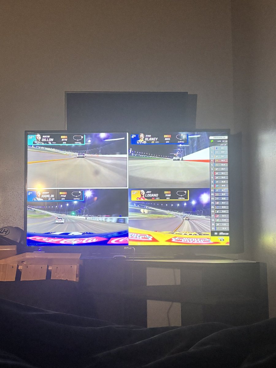 TriipleDoubleD's tweet photo. Yeah just quad boxing the Cracker Barrel 400, you? https://t.co/QMObQvkeeQ