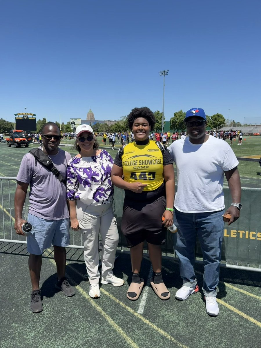 Malcolmfarrell_'s tweet photo. Highlights from day 1 of the Wayne state mega camp
#449

I had a lot of fun competing and I can’t wait to show out tomorrow!

@robertsproath 
@wyvernfootball 
@Coach_Phelps11 
@Flightclub1 https://t.co/r0cefylOqi