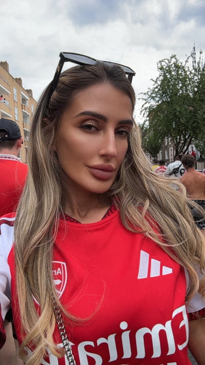 edii54's tweet photo. Incredible day, with the best crowds celebrating the best team ❤️ https://t.co/wMYun79bhJ