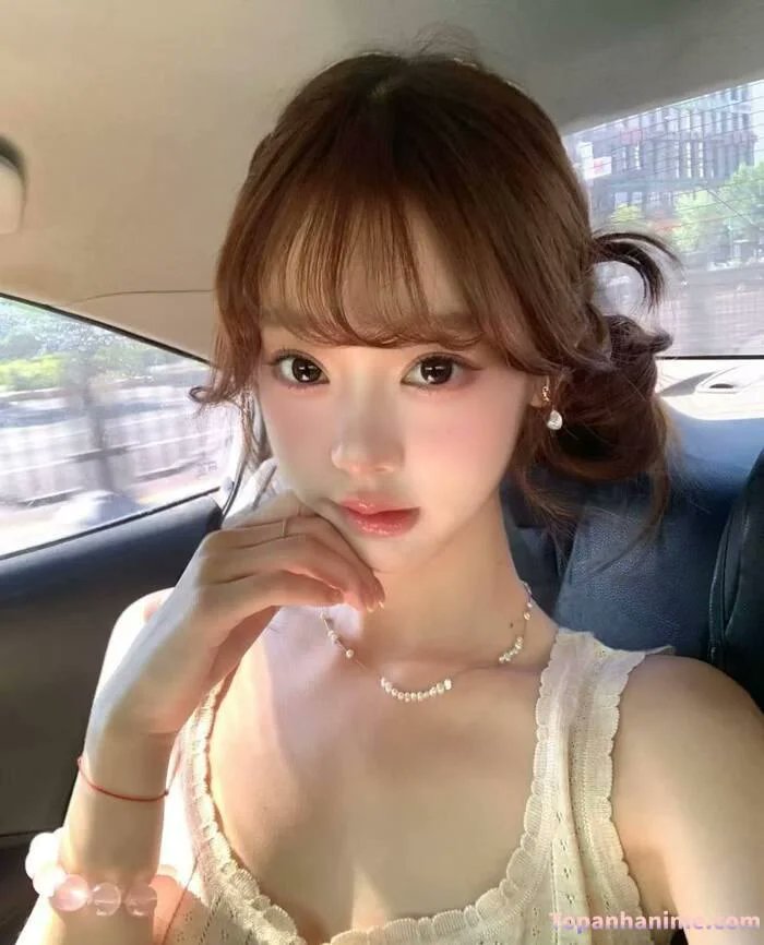 topanhanimecom's tweet photo. Đắm ch��m trước nhan sắc ngọt ngào của nàng hot girl mang vẻ đẹp trong trẻo, tựa như sương mai. Thần thái ngây thơ nhưng không kém phần cuốn hút ấy sở hữu một 'mê lực' kỳ lạ, dễ dàng chạm đến trái tim 
Chi tiết tại: https://t.co/y1xvHsnGIW https://t.co/tQjv4X7WP8