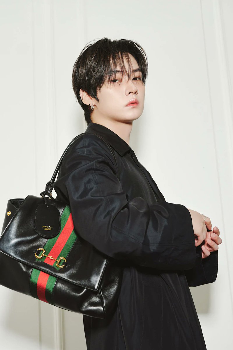 leeknowsaurus98's tweet photo. LeeKnow Brings the World of Gucci to Life! 

Global Brand Ambassador and StrayKids member Lee Know embodies the latest looks at the Gucci boutique.

Captured in film and imagery, LeeKnow wears Generation Gucci, exploring the House's archival codes and capturing the moment when designs from different generations converge into a singular aesthetic bringing the world of Gucci to life.

#LEEKNOWxGUCCI