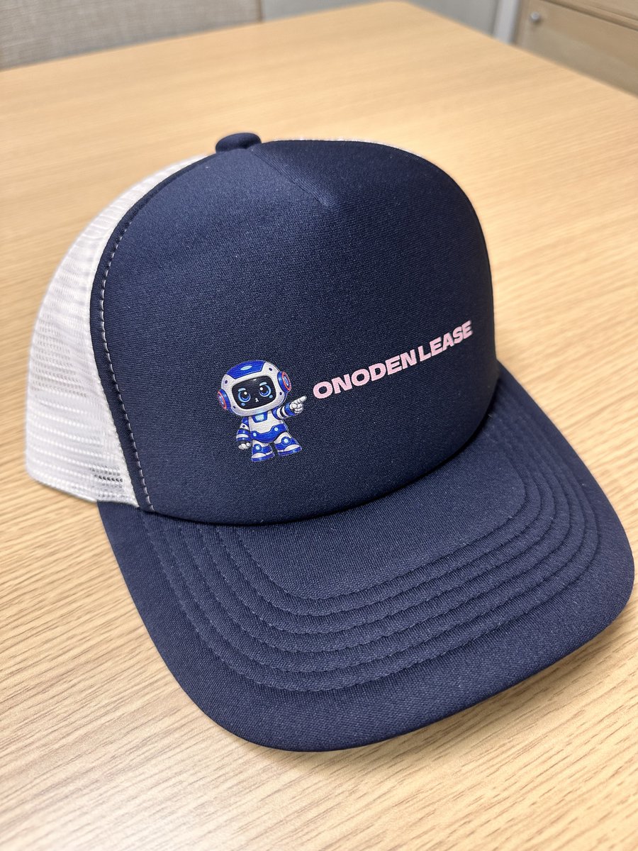 onodenlease's tweet photo. 新しい帽子をもらって、ご満悦のおのっちです👷‍♂️💙

軽作業用に作られた、オノデンリースのオリジナルメッシュキャップ！帽子のロゴには、よーく見るとポーズを決めた小さなおのっちが……！
これを被って今日も安全第一でがんばります！
#オノデンリース #おのっち #安全第一#オリジナルプリント.jp https://t.co/BwuxGkOo7Q
