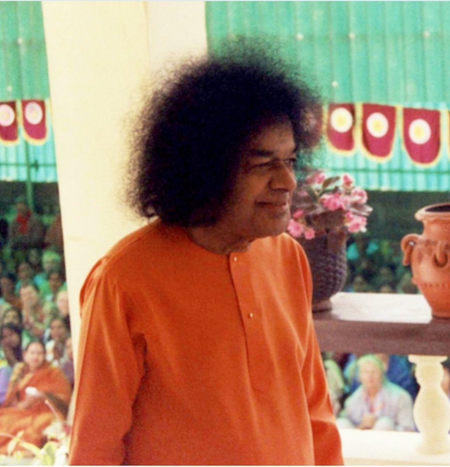 BALBIRSALARIA56's tweet photo. Charity gives from abundance; sacrifice gives with selflessness. True Tyaga is offering what we cherish most for the good of others. Through sacrifice, one attains immortality. 🙏🌹

#SaiInspires #SathyaSaiBaba #Tyaga https://t.co/eIMr15FOqR