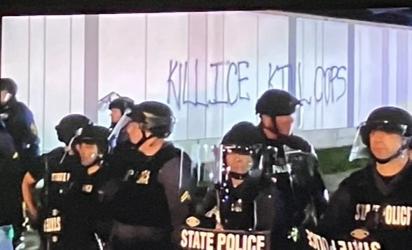 unknownkarmic's tweet photo. ‘Peaceful protestor’ graffiti in New Jersey. https://t.co/EfdFOM679n