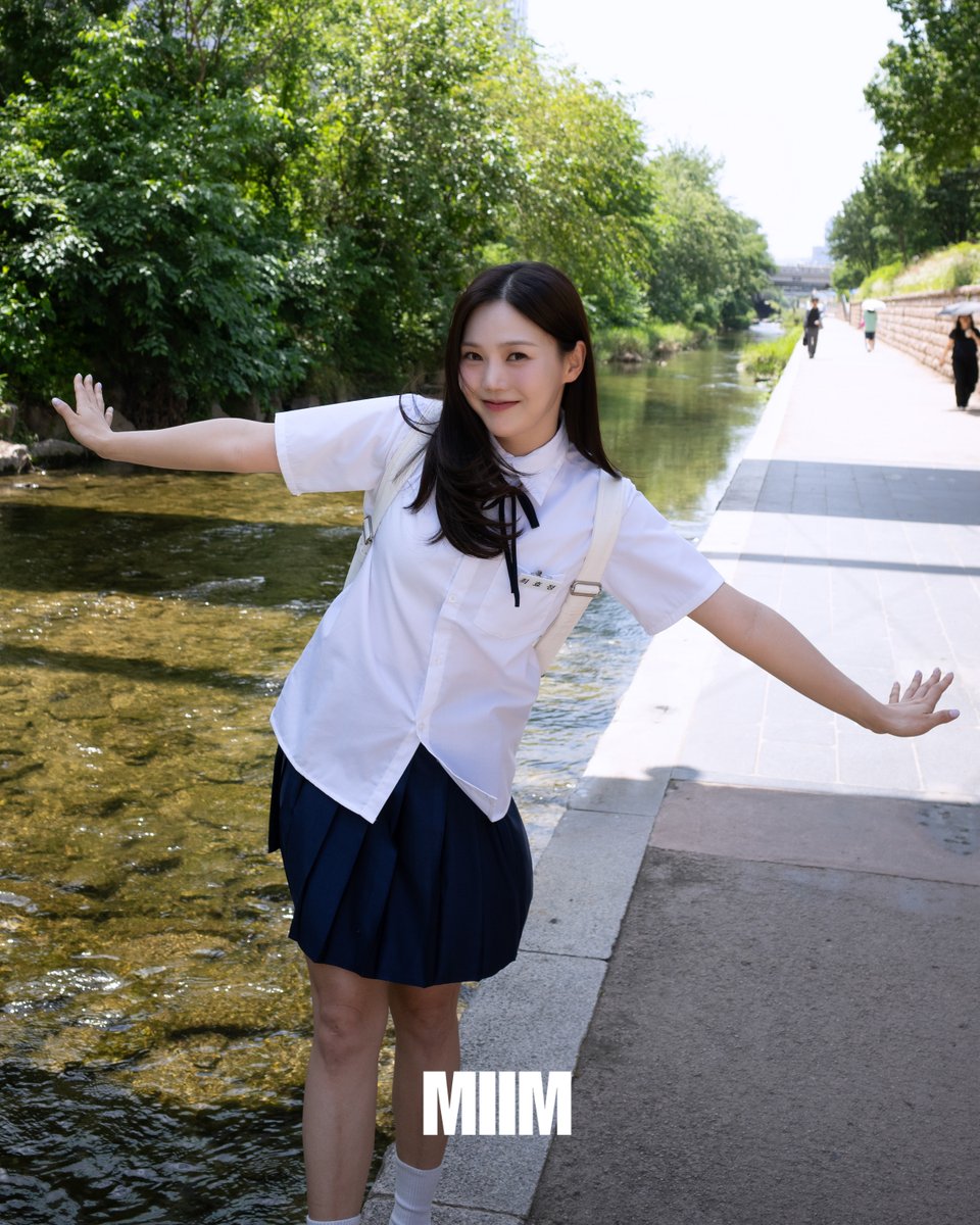 myidolmiim's tweet photo. [EXCLUSIVE] 효정이 눈웃음이 햇살보다 밝다 ☀️

그 시절 내가 짝사랑했던 첫사랑 반장 효정이.. 💘
'나의 작은 청춘에게' 들려주던 거 기억난다.. 🎧

🔗사진 더보기 https://t.co/HpBoe6Jnkj

✔️ 밈 팔로우 하고 오마이걸 독점 콘텐츠 미리 보기 😁

#효정 #HYOJUNG #오마이걸 #OHMYGIRL #마이밈 https://t.co/KLDcJx797y