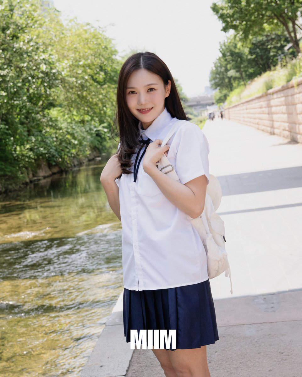 myidolmiim's tweet photo. [EXCLUSIVE] 효정이 눈웃음이 햇살보다 밝다 ☀️

그 시절 내가 짝사랑했던 첫사랑 반장 효정이.. 💘
'나의 작은 청춘에게' 들려주던 거 기억난다.. 🎧

🔗사진 더보기 https://t.co/HpBoe6Jnkj

✔️ 밈 팔로우 하고 오마이걸 독점 콘텐츠 미리 보기 😁

#효정 #HYOJUNG #오마이걸 #OHMYGIRL #마이밈 https://t.co/KLDcJx797y