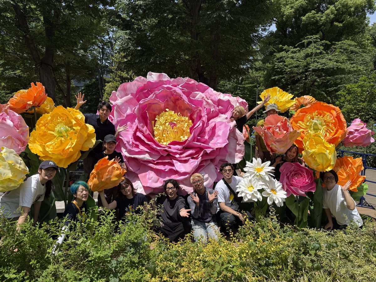 michiyuki917's tweet photo. 寂しいけれど、撤収します😭
9日間ありがとう✨🌼✨

@PETAL_design_jp @colors_creation @tokyolights_jp 

#tokyolights2026 #tokyo #百花繚乱 #megu #Giantflower #ジャイアントフラワー https://t.co/fwmS5Of53Q