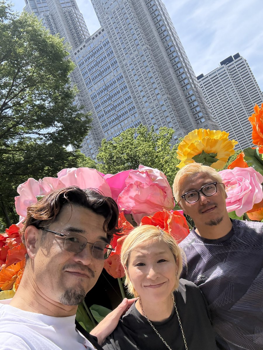 michiyuki917's tweet photo. 寂しいけれど、撤収します😭
9日間ありがとう✨🌼✨

@PETAL_design_jp @colors_creation @tokyolights_jp 

#tokyolights2026 #tokyo #百花繚乱 #megu #Giantflower #ジャイアントフラワー https://t.co/fwmS5Of53Q