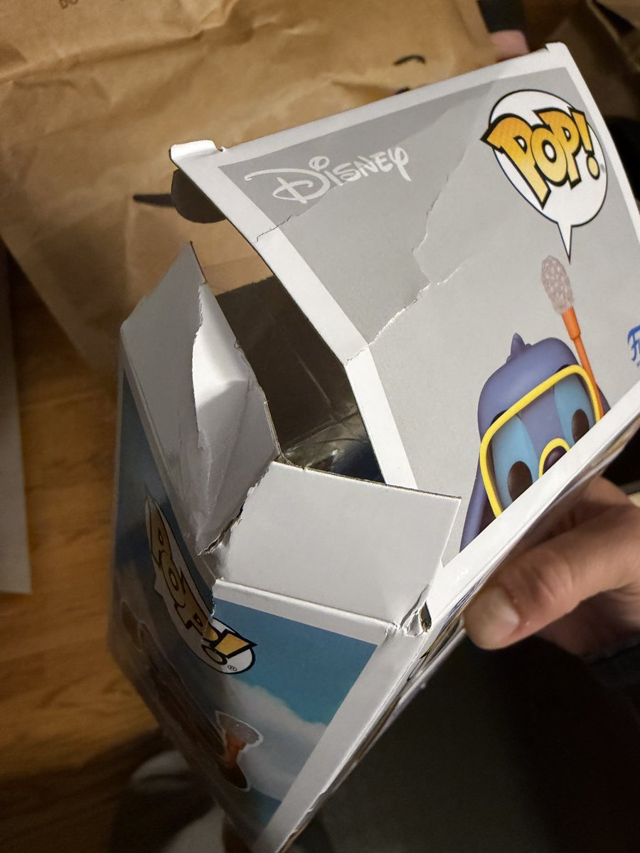 TheRalphReeves's tweet photo. @amazon can you please stop shipping Funko Pops in mailing envelopes! No padding whatsoever in this envelope. This is the second return I��ll have to do in the past few weeks.  @OriginalFunko https://t.co/HqsSXEHm8p