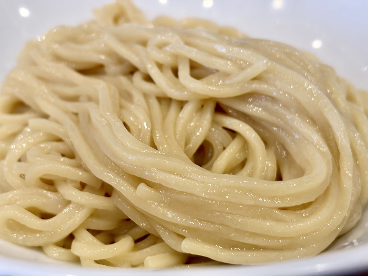 mengarasu's tweet photo. 本日、通常営業です！

レギュラー
●八代目煮干中華ソバ
●潮そば
●和え玉(醤油、潮)

限定
●金華豚中華そばver2.1
●冷煮干つけ麺　極もち麺ver
●牛脂和え玉

ご来店、心よりお待ちしております！ https://t.co/Clax2WdJre