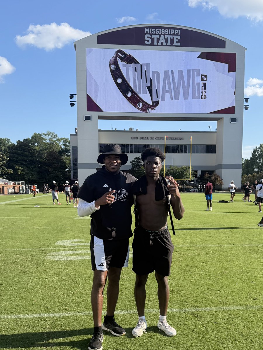 avery_camarious's tweet photo. Had a great day at Mississippi Top dog invite only clinic. 
Ran a 4.46 40 Yd dash and built great relationships.
@CoachHarbert @coachddsmith @mill2829 @FHSRACCOONFB @JtheNupe @TDGSKILLZ @_CoachKThompson @CoachHarv_ https://t.co/6Y2Y6k70Qq