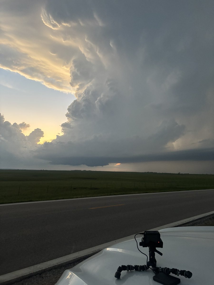 Justin_Zepperi's tweet photo. MY GOODNESS!! #kswx https://t.co/CpNDmxJZs6