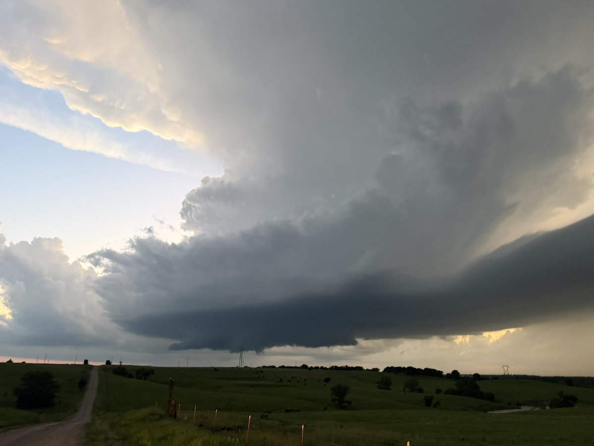 taylorwrightwx's tweet photo. Beautiful LP supercell south of Olpe, KS https://t.co/cDNHunGO5z