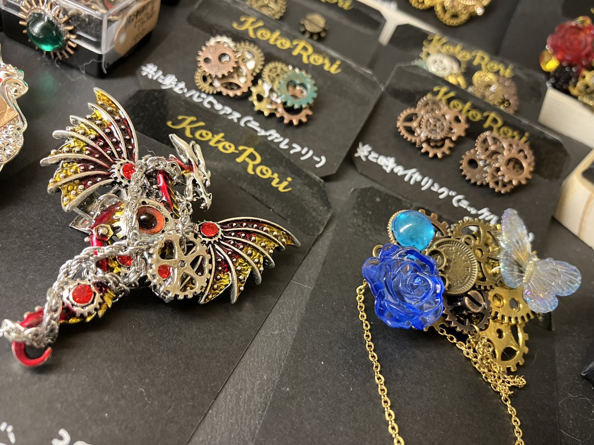 Alice_caravan's tweet photo. お店開けました🕍

委託作家様紹介✨
ハンドメイドアクセサリー
kotorori

営業時間　11:00〜19:00

定休日　　毎週木曜日　
　　　　　第２第４水曜日
場所　　　群馬県前橋市川原町1-29-1

#雑貨屋　#委託販売  #群馬県　#前橋　#バンドメイド　#ハンドメイドアクセサリー https://t.co/SDrIEH7SoP