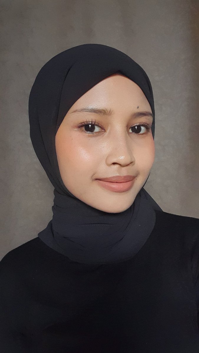skinlovelies's tweet photo. Good concealer look good clear skin. https://t.co/5qmwImSjfG