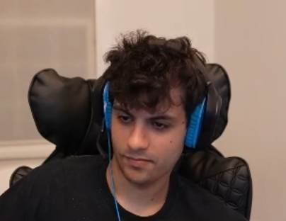 coresculture's tweet photo. So it's clear this 'Hardcore Minecraft Marathon' has taken a toll on StableRonaldo &amp; it doesn't look likely they'll be finishing today😭

Total Deaths: 67
Current Hours: 56 Hours

At the beginning:                        Currently: https://t.co/Jyq6T9VZjr