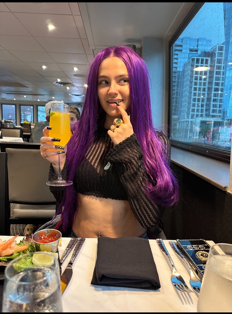 ughhhrighthere's tweet photo. just had a date on a boat 😻🎀! 
miami flight tonight ….. 

findom finsub drain brat https://t.co/P8Bdgcna87