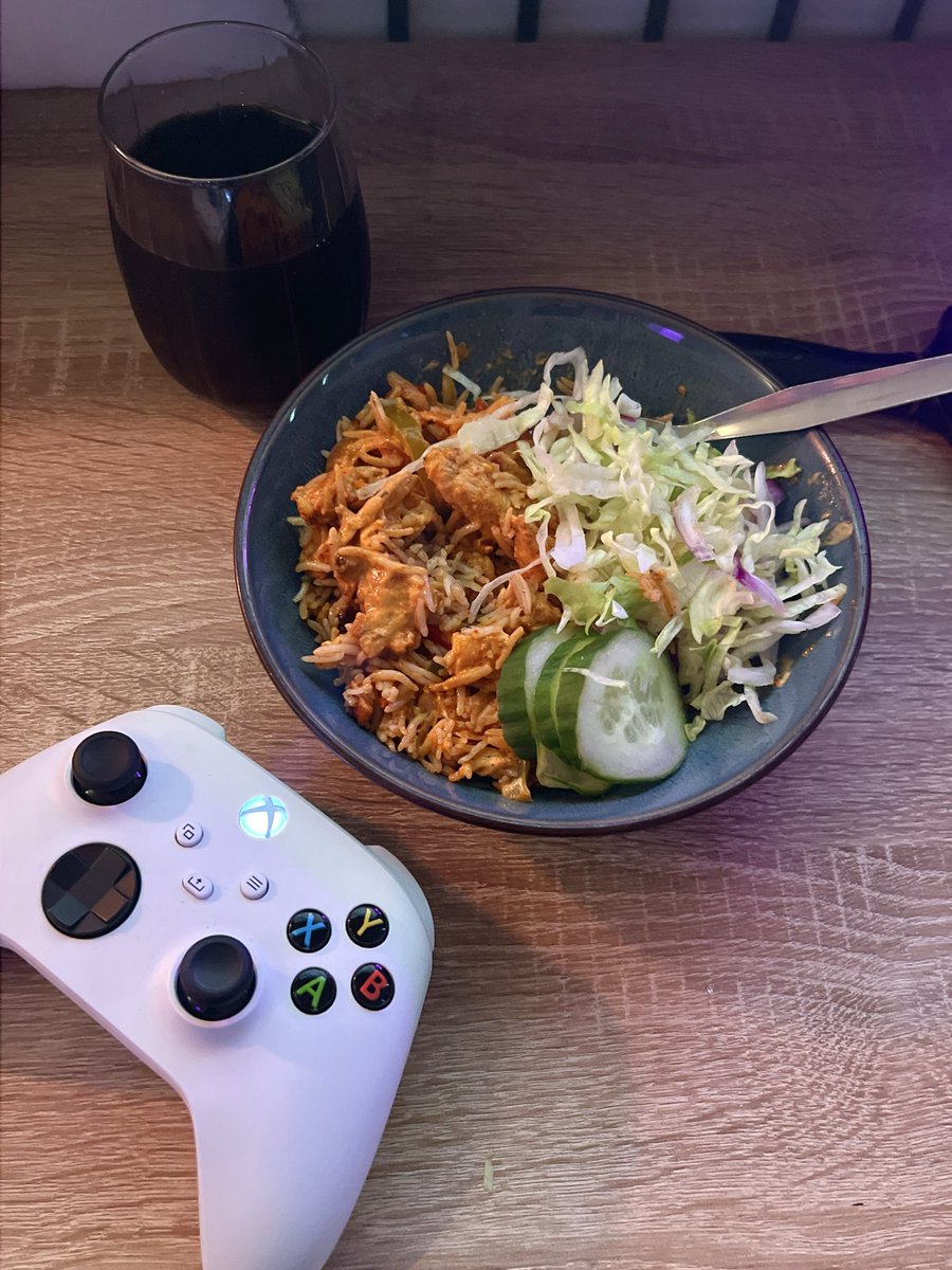 Roseatzforever's tweet photo. random rice box takeaway night https://t.co/blAzdelkDK